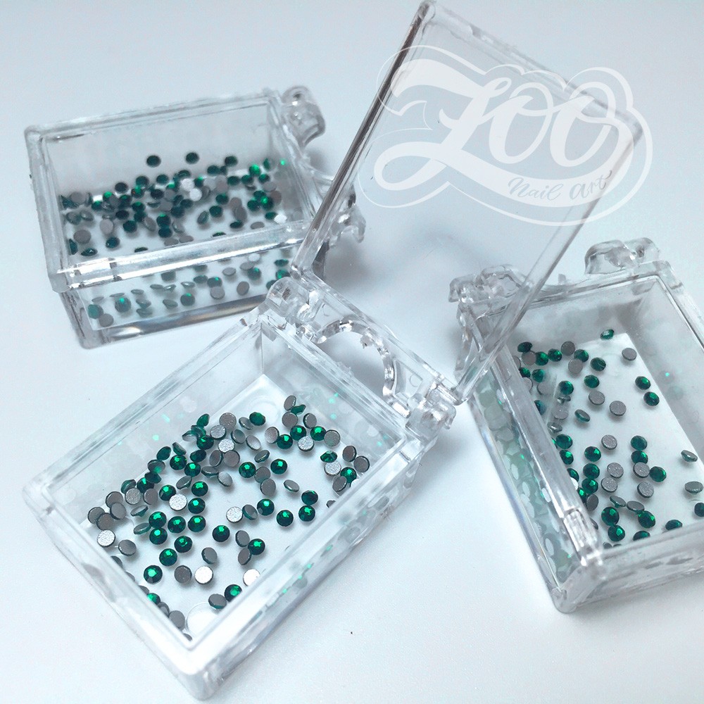 Стразы стеклянные Emerald SS3 (1 мм) Zoo Nail Art 100 шт №1104 (в прямоугольном боксе)