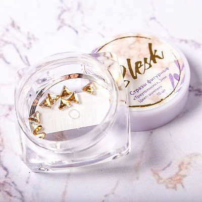 СНЯТО: Стразы фигурные Blesk "Треугольник", цвет шампань 3 мм