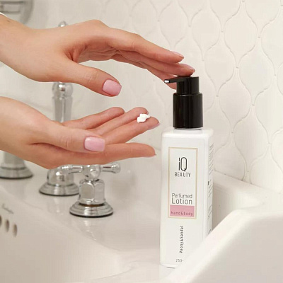 Парфюмированный лосьон для рук и тела IQ Beauty Пион и Сандал 250 мл