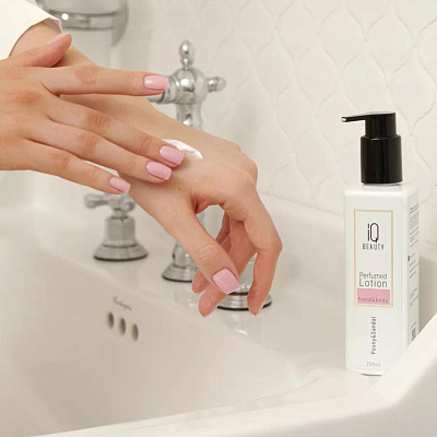 Парфюмированный лосьон для рук и тела IQ Beauty Инжир и Кедр 250 мл