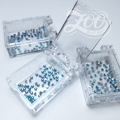 Стразы стеклянные Blue Zircon SS3 (1 мм) Zoo Nail Art 100 шт №1100 (в прямоугольном боксе)